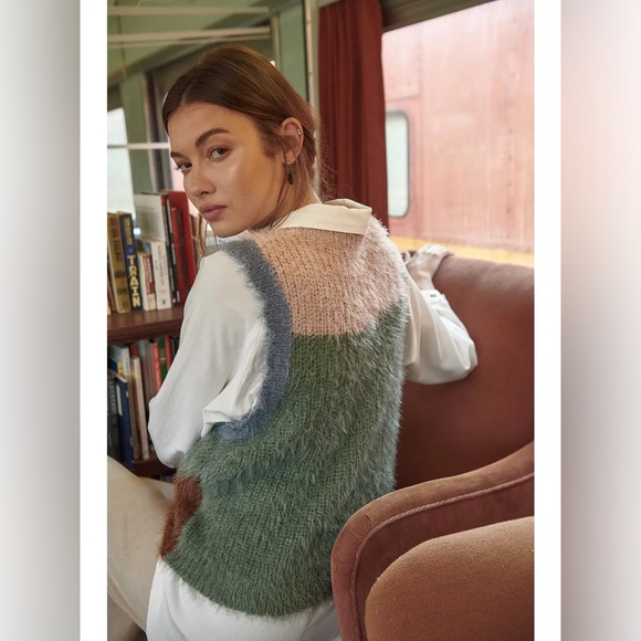 Furry Knit Colorblock Sweater Vest in Green-Brown - Picture 4 of 9